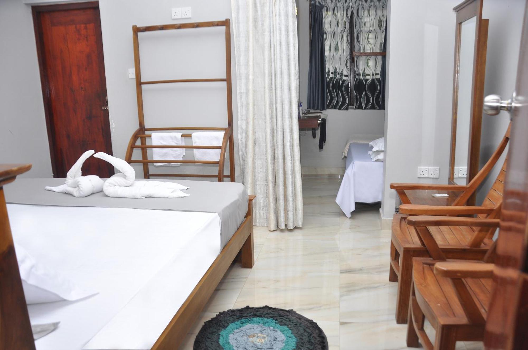 Golden Shower Inn Kandy Exterior foto